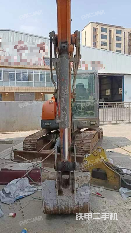 驾驶室顶部（整机外观）