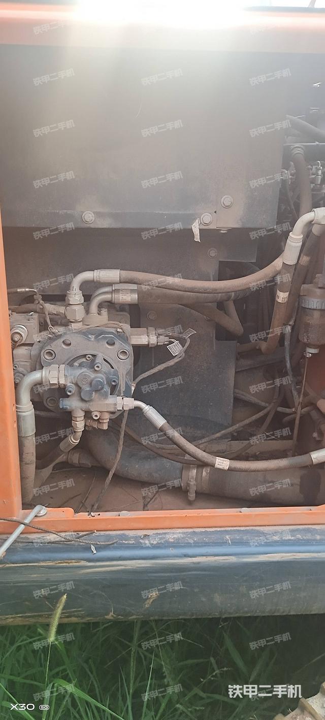 液压泵舱室正面整体（整机外观）