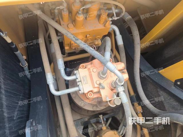 回转马达和主控阀（整机外观）