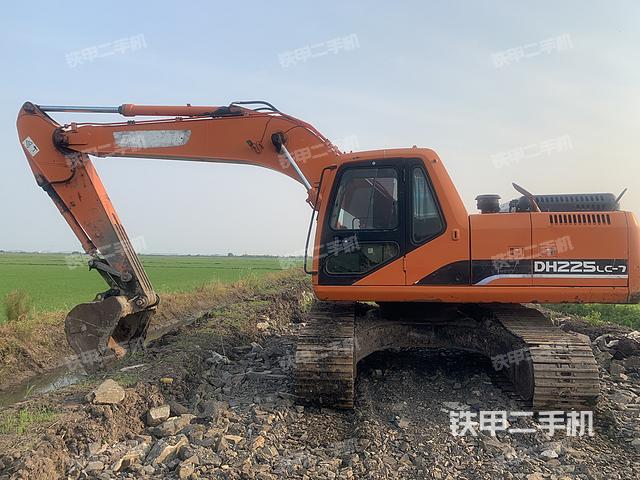 斗山DH225LC-7挖掘机