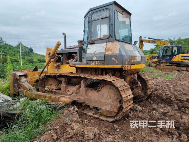 山推SD16标准型推土机