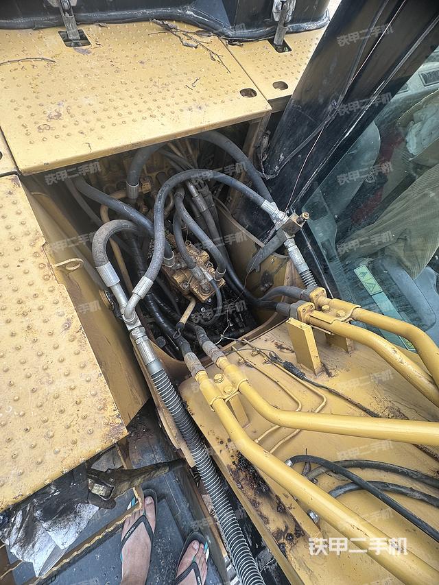 回转马达和主控阀（整机外观）