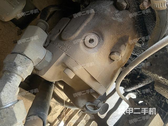 液压泵舱室正面整体（整机外观）