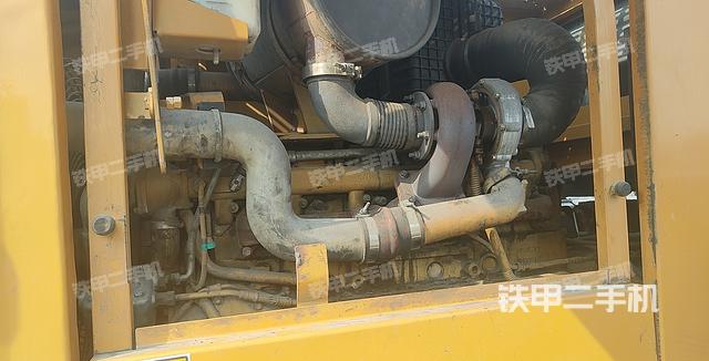 发动机右侧（整机外观及大件）