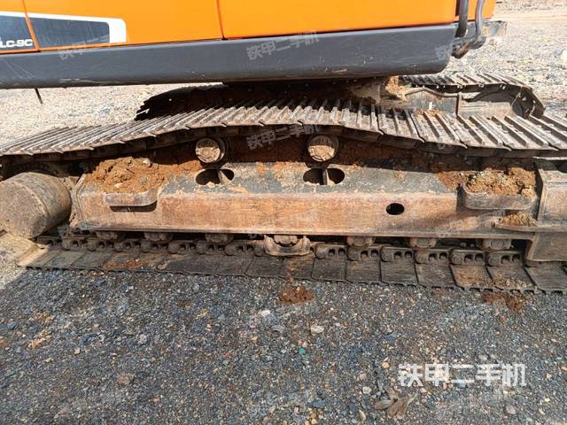 單側(cè)履帶整體（整機(jī)外觀）