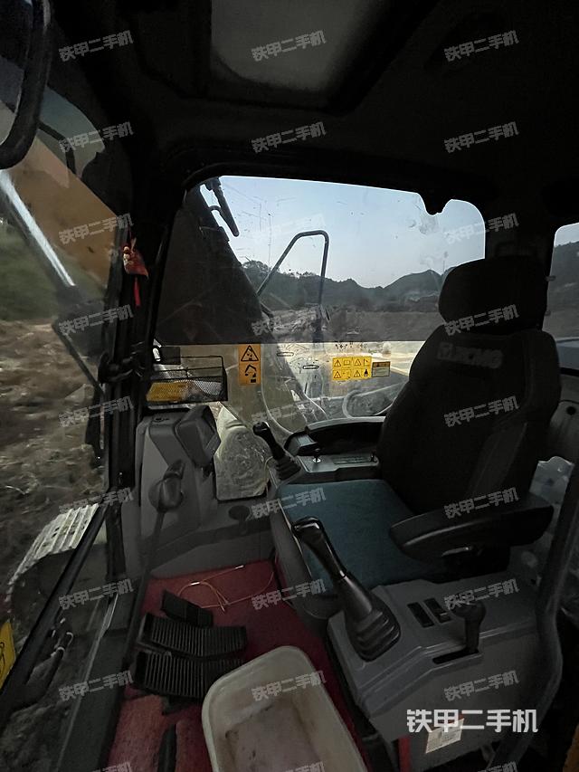 駕駛室整體（整機外觀）