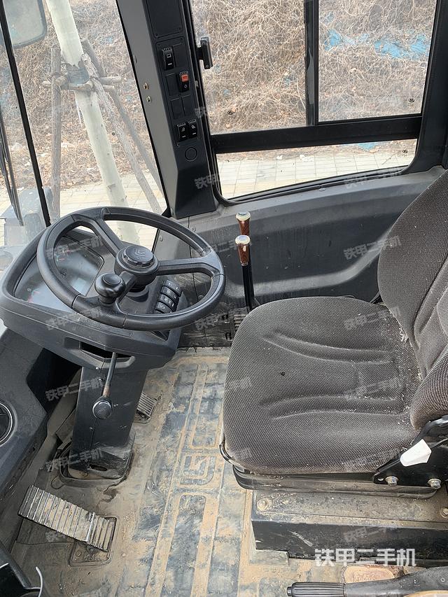 駕駛室工作臺（整機(jī)外觀及大件）