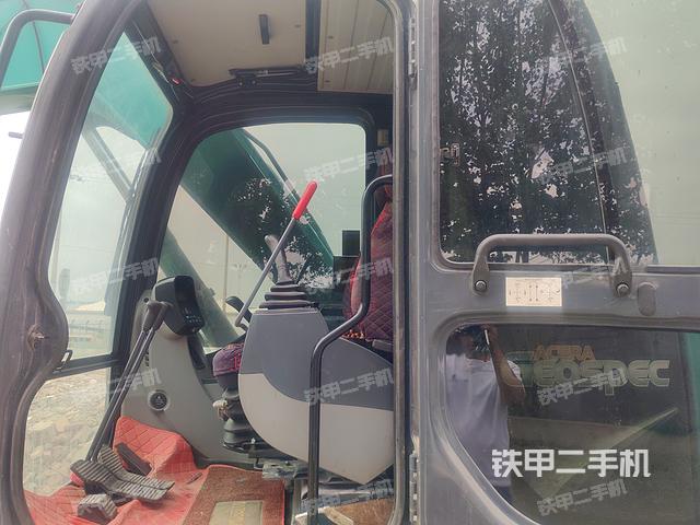 驾驶室整体（整机外观）