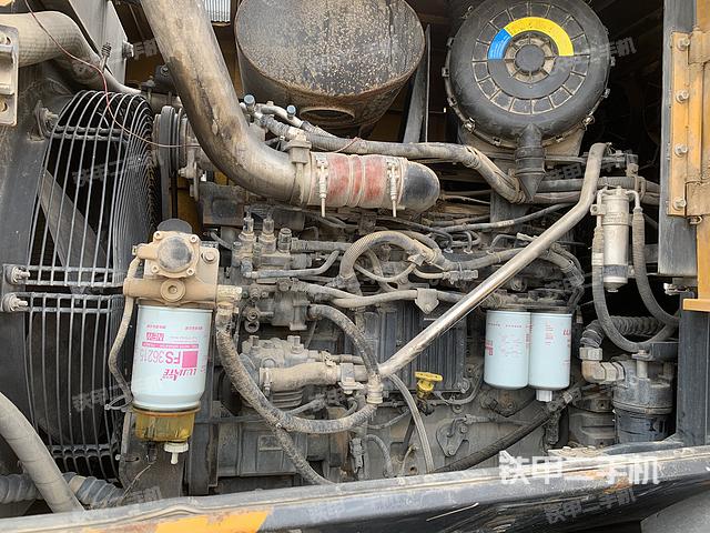 發(fā)動機(jī)左側(cè)（整機(jī)外觀及大件）