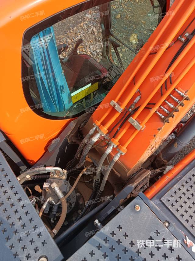 駕駛室頂部（整機(jī)外觀）