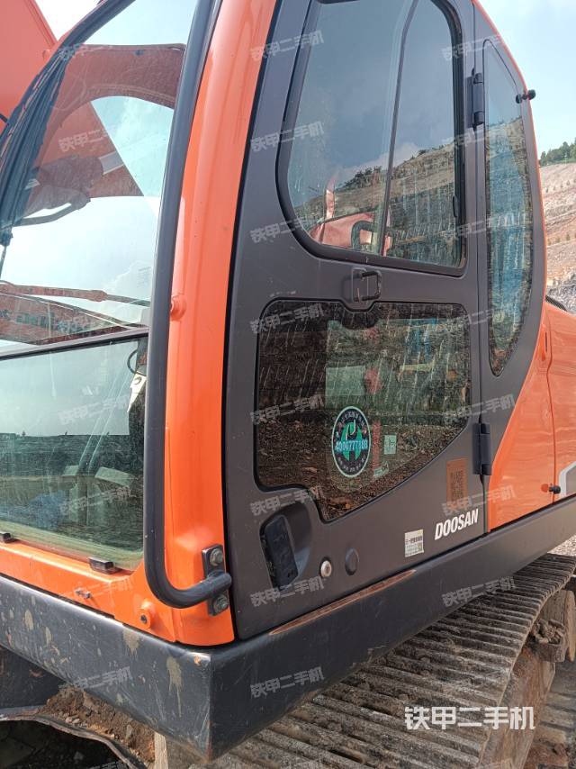 駕駛室整體（整機(jī)外觀）