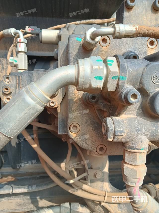 液壓泵艙室正面整體（整機(jī)外觀）