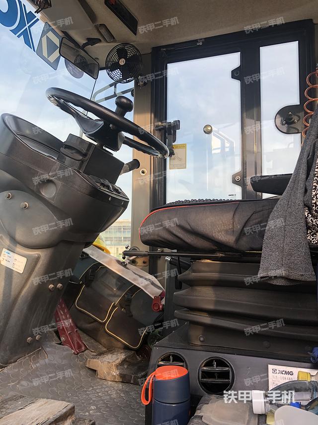 驾驶室操作台（设备外观及核心部件）