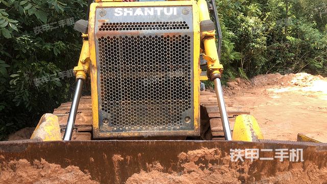 山推SD16标准型推土机