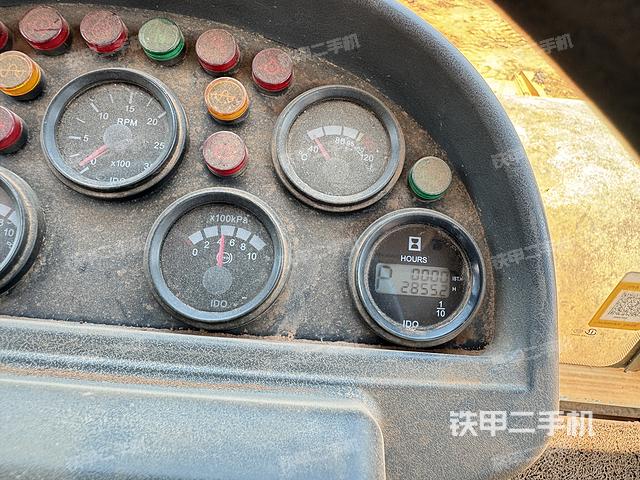 驾驶室操作台（设备外观及核心部件）