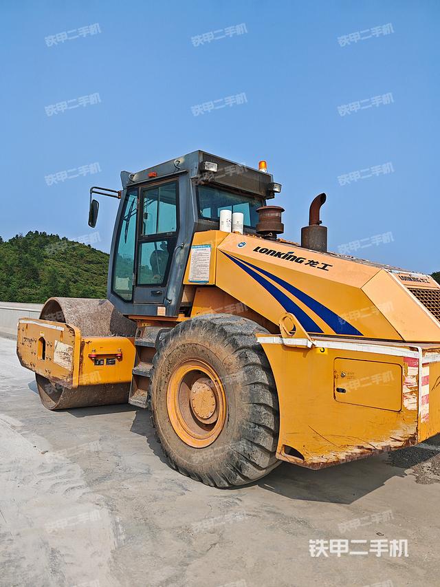 整机右后45°（设备外观及核心部件）