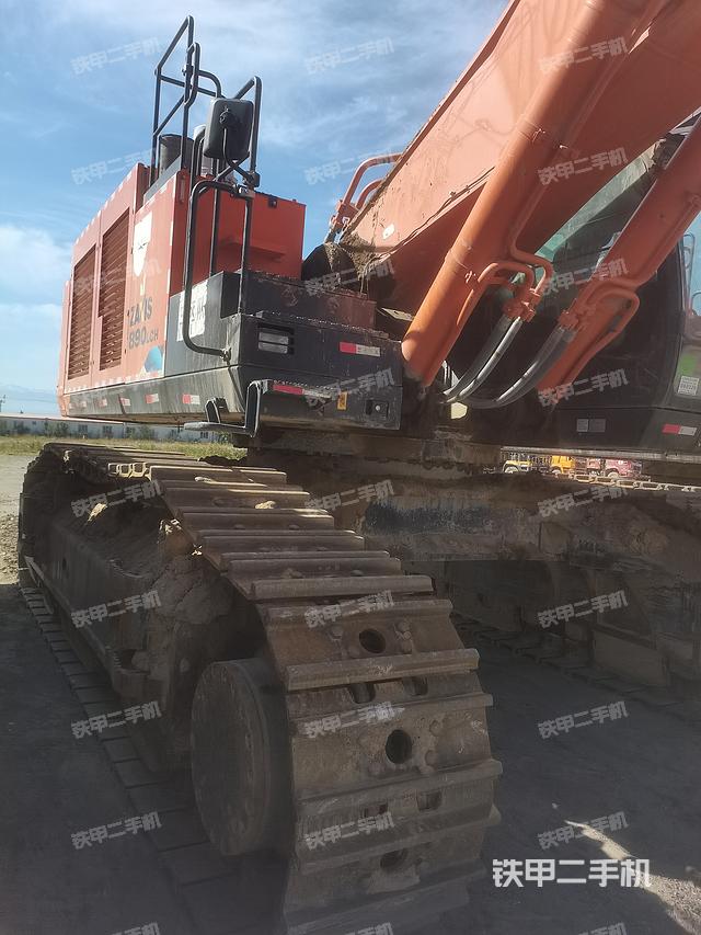 單側(cè)履帶整體(整機(jī)外觀) 單側(cè)履帶整體(整機(jī)外觀)