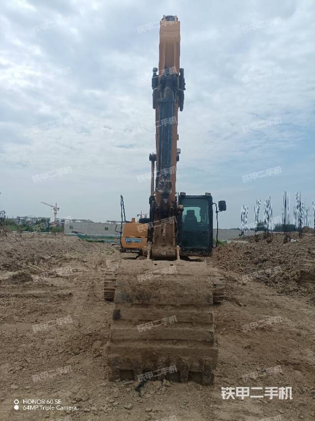 驾驶室顶部（整机外观）