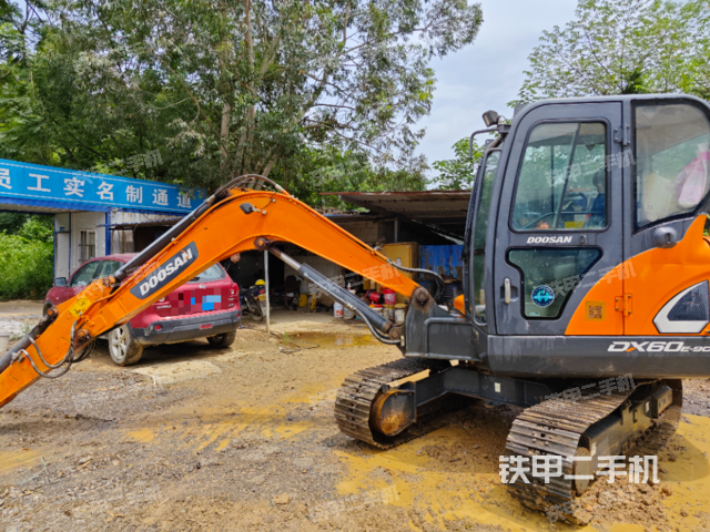 斗山DX60E-9C挖掘机