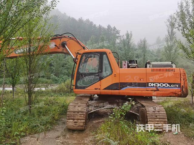 斗山DH300LC-7挖掘机