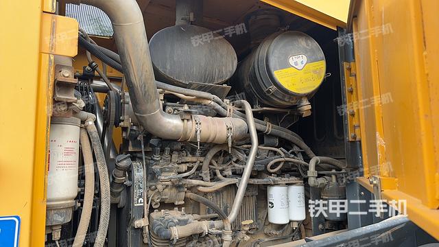 发动机右侧（整机外观及大件）