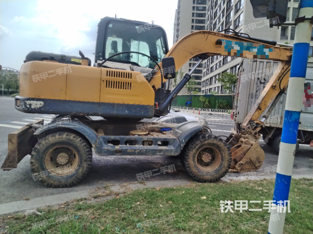 单侧履带整体（整机外观）