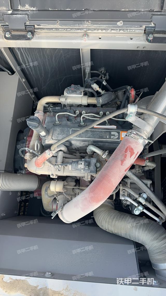 回转马达和主控阀（整机外观）