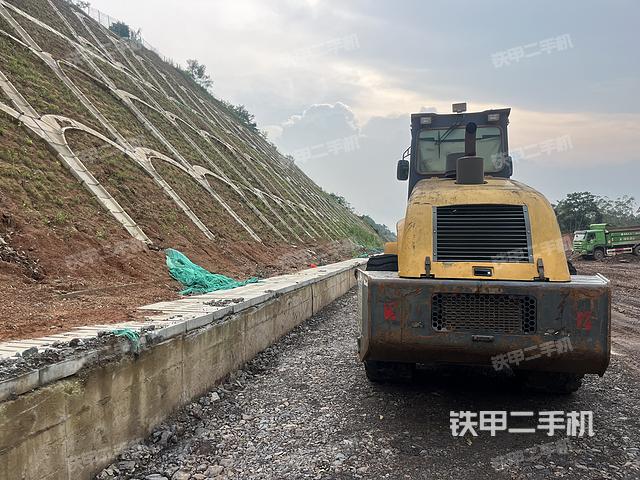 整机右后45°（设备外观及核心部件）