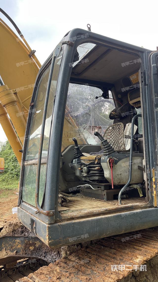 驾驶室整体（整机外观）