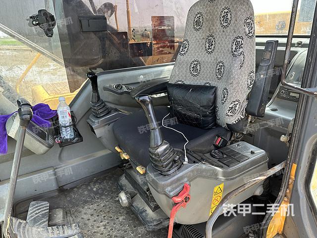 驾驶室整体（整机外观）