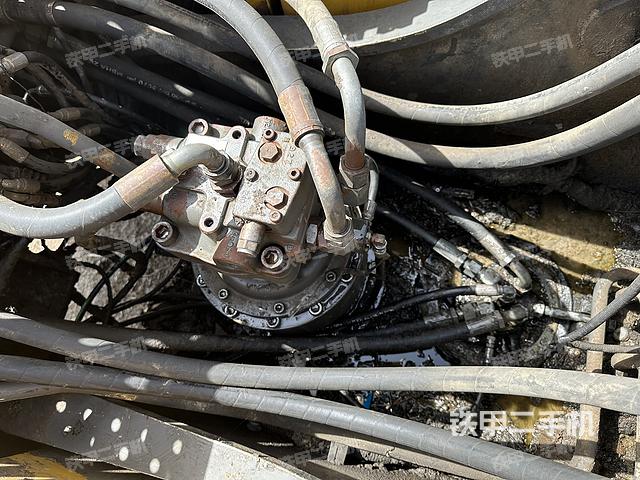 回转马达和主控阀（整机外观）