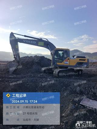 沃尔沃EC200 D挖掘机实拍图片