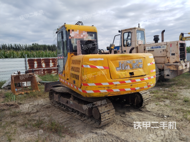 驾驶室顶部（整机外观）