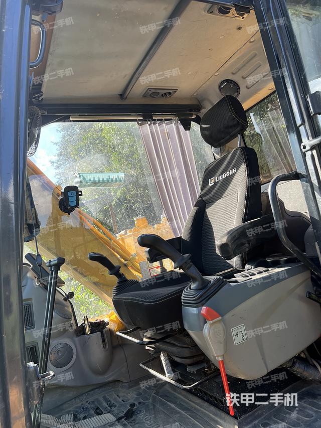 駕駛室整體（整機(jī)外觀）