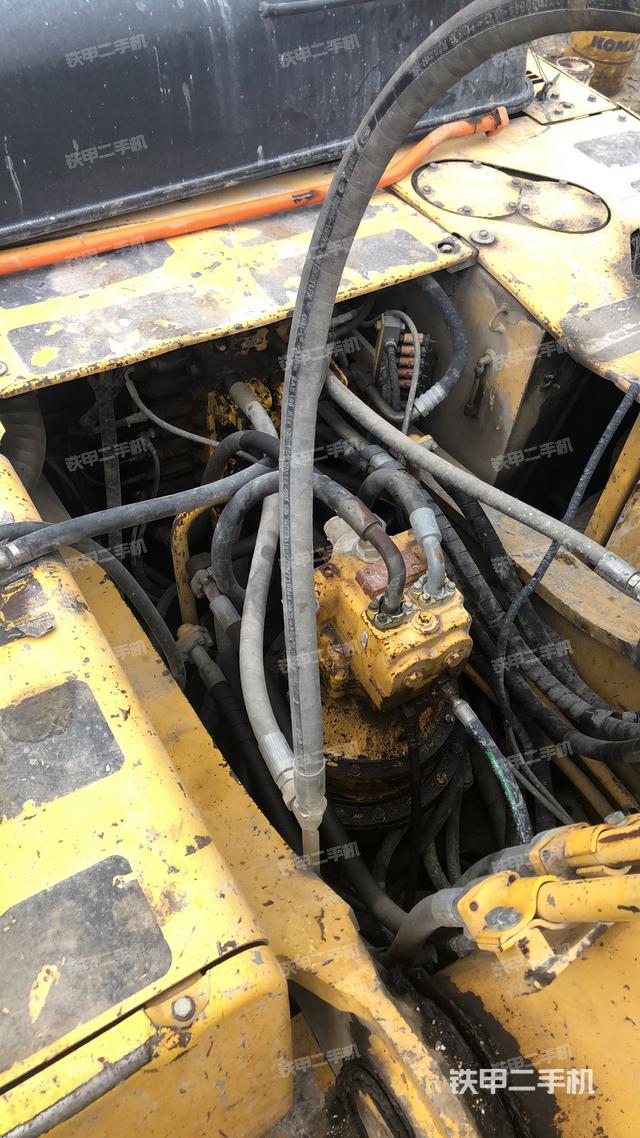 回转马达和主控阀（整机外观）