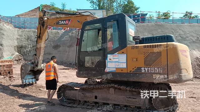 驾驶室顶部（整机外观）