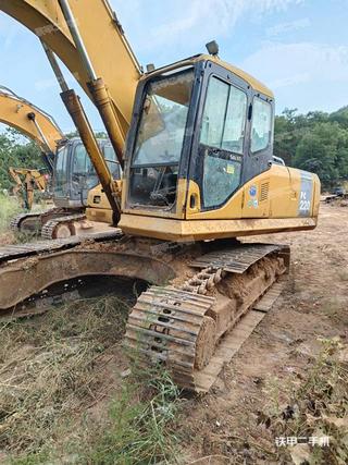 小松PC220-7挖掘機實拍圖片