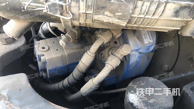 回转马达和主控阀（整机外观）