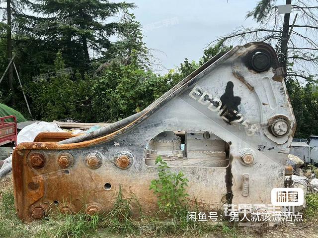 整机右侧（设备外观及核心部件）