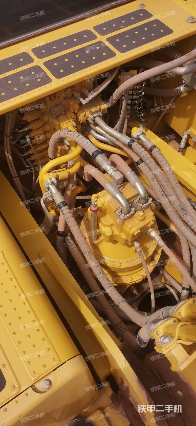 回转马达和主控阀（整机外观）