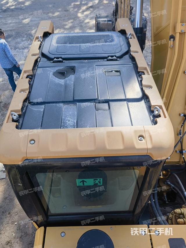 驾驶室顶部（整机外观）