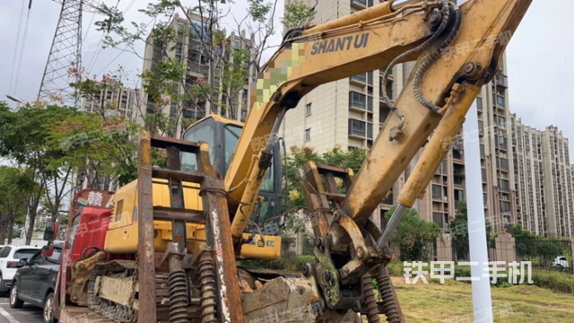 駕駛室頂部（整機外觀）