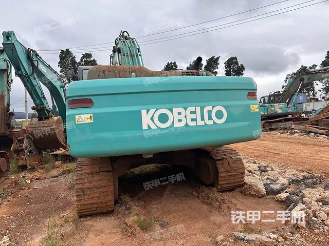 回轉(zhuǎn)馬達(dá)和主控閥（整機(jī)外觀）