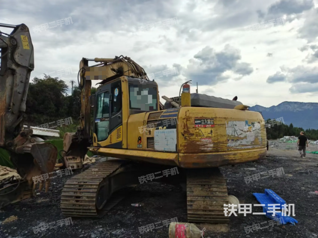 小松PC200LC挖掘机