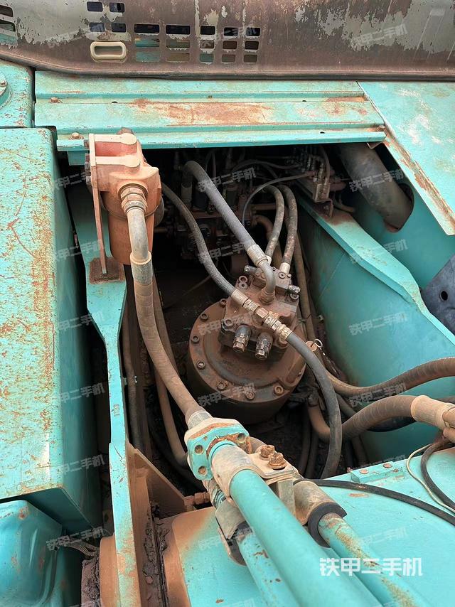 液壓泵艙室正面整體（整機(jī)外觀）