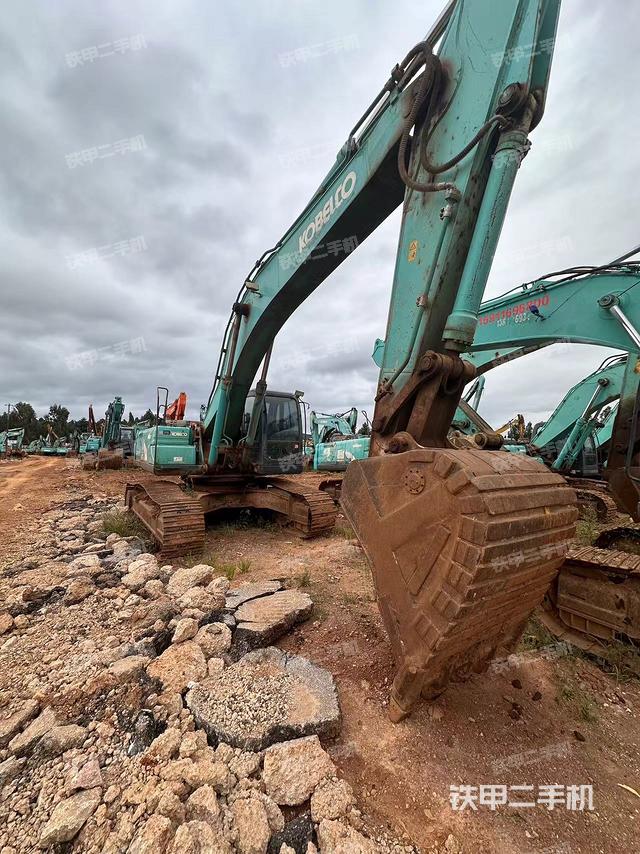 單側(cè)履帶整體（整機(jī)外觀）