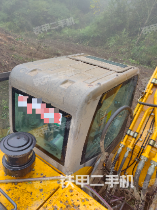 驾驶室顶部（整机外观）