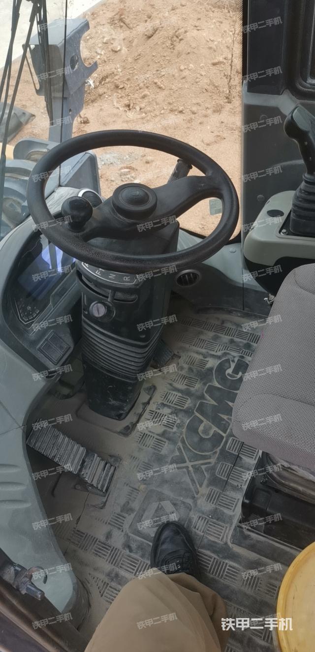 駕駛室工作臺(tái)（整機(jī)外觀及大件）