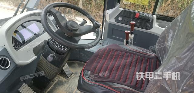 駕駛室工作臺（整機外觀及大件）