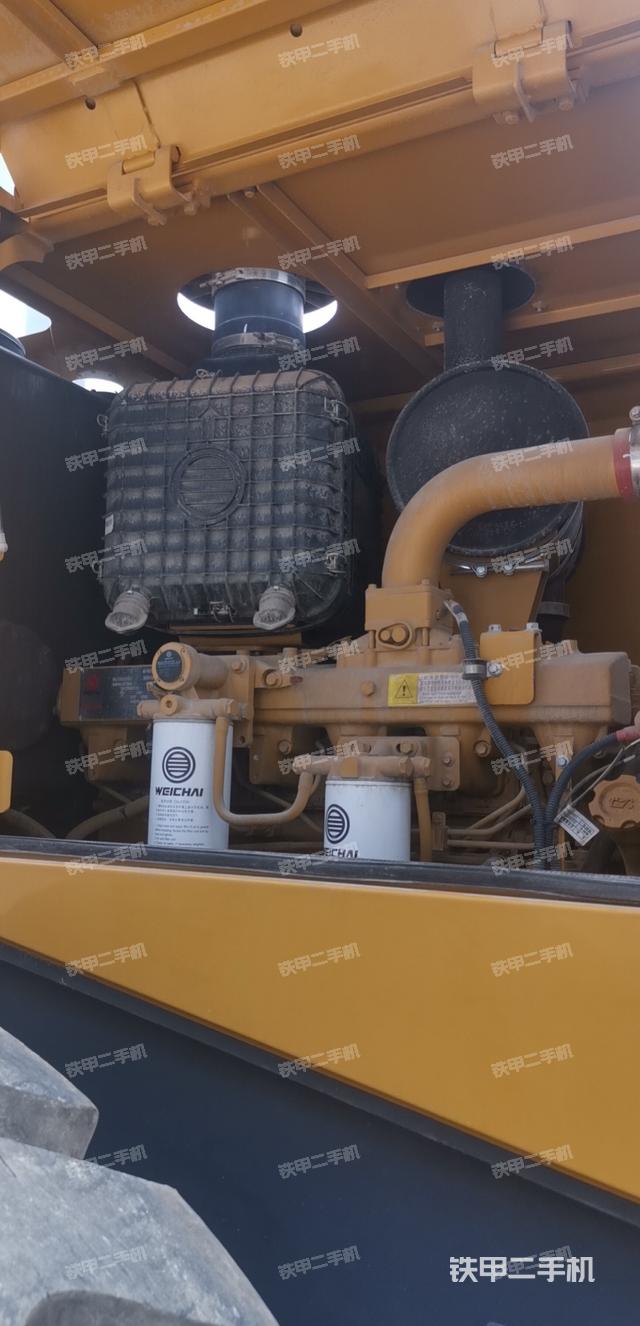 發(fā)動機(jī)左側(cè)（整機(jī)外觀及大件）